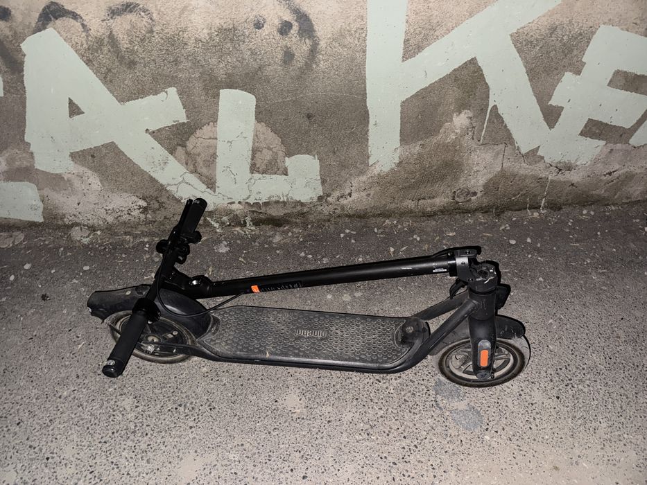 Продаю электро самокат  ninebot f2