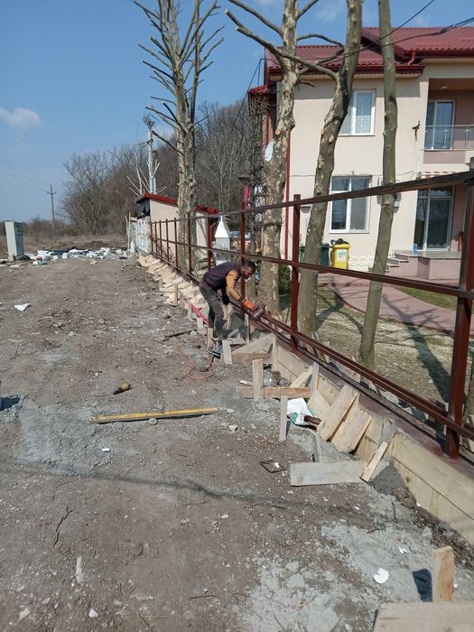 Imprejmuiri terenuri curti la comanda