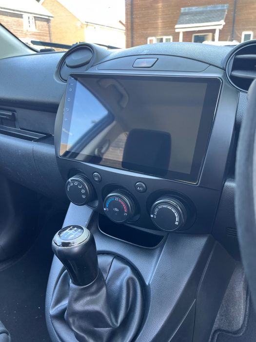 Mazda 2 мултимедия Android GPS навигация