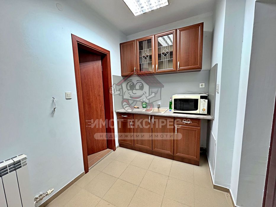 Офис, с кухненски бокс, ново строителство, в Супер Център, с асансьор