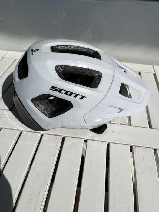 Каската за велосипед Scott ARGO PLUS