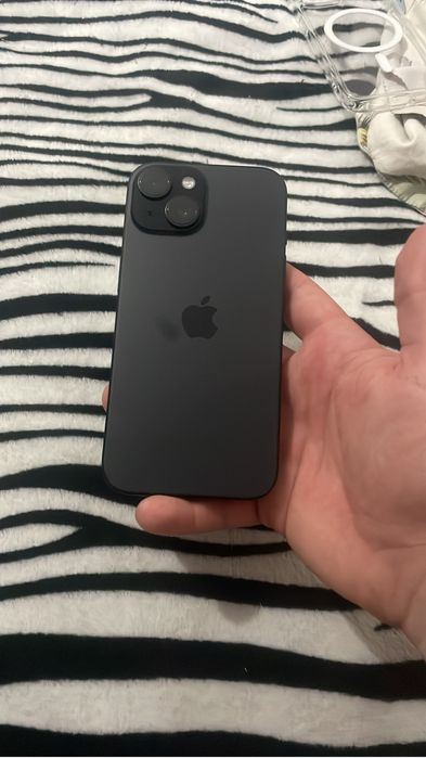 Vand iPhone 15 negru