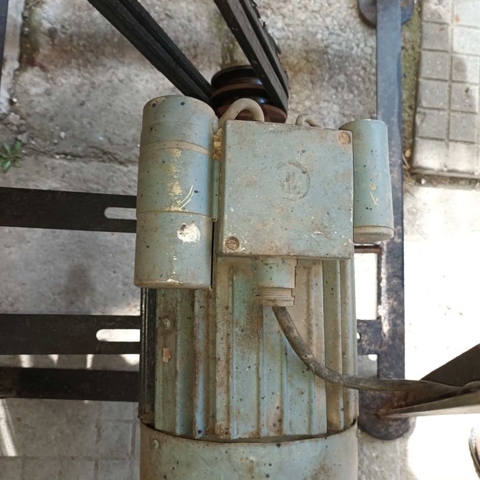 монофазен  ел мотор 2.2 киловата за фуражомелка .