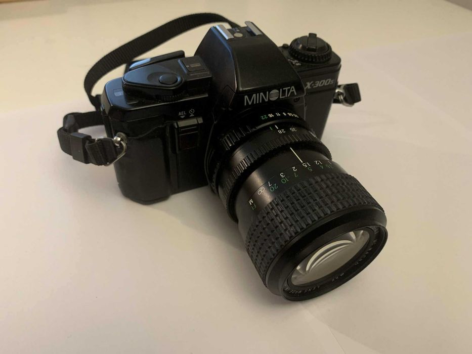 Minolta X-300s - Doua aparate foto pe film + 3 obiective + blitz foto