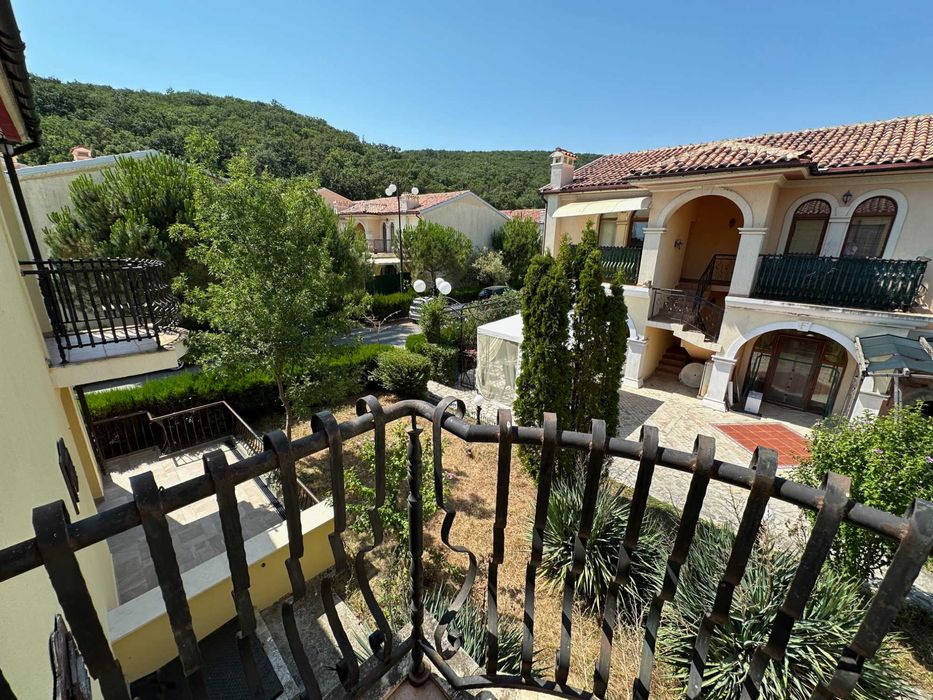 Продава се Двустаен апартамент в к.к. Елените - 56 кв.м за 1063 €/кв.м - Снимка #1