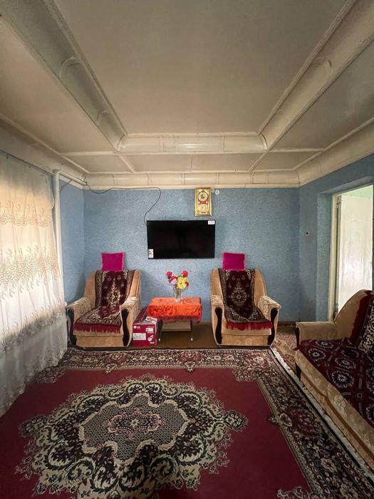 Земля 8 соток+7 соток. Дом 5 комнат. Фасад 17 м. Выход на две улицы