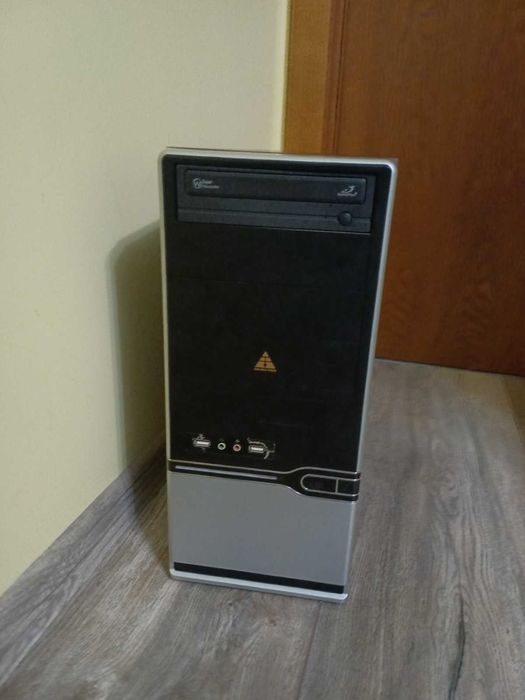 Настолен Компютър/Сървър