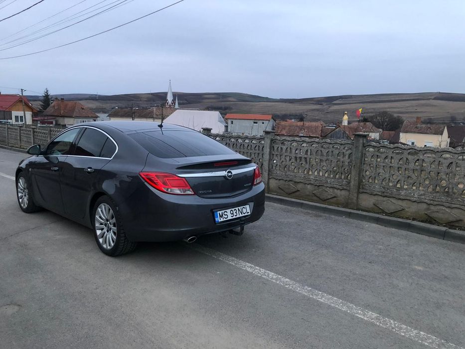 Vând opel insignia