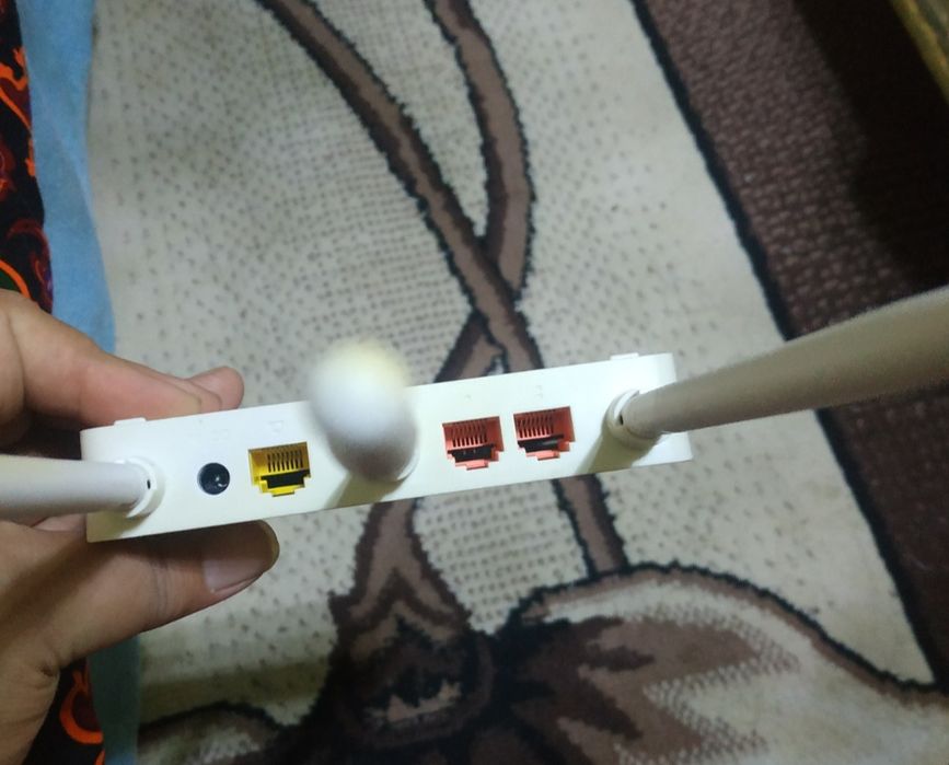 Wi fi router 3 ta antenali