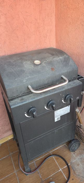 Продавам  газово барбекю