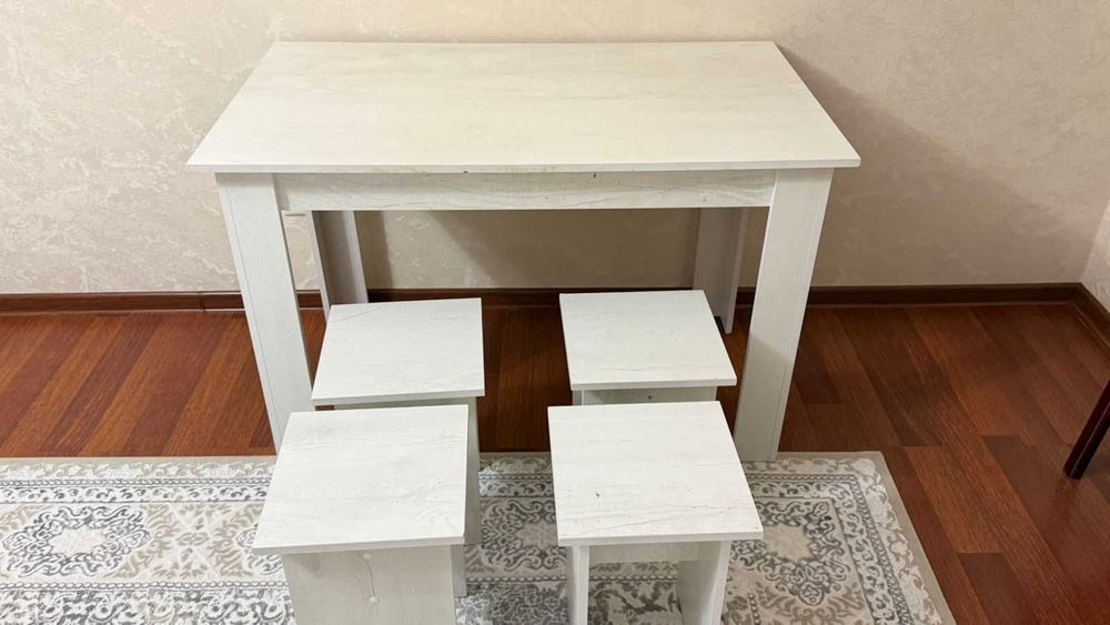 Продам стол и стулья