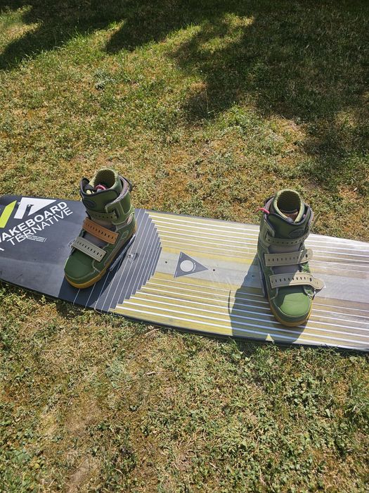 Кайтсърф, уейбирд Refraction Sam Light Pro wakestyle kiteboard с автомати Shredtown. Kiitesurf, wakeboard