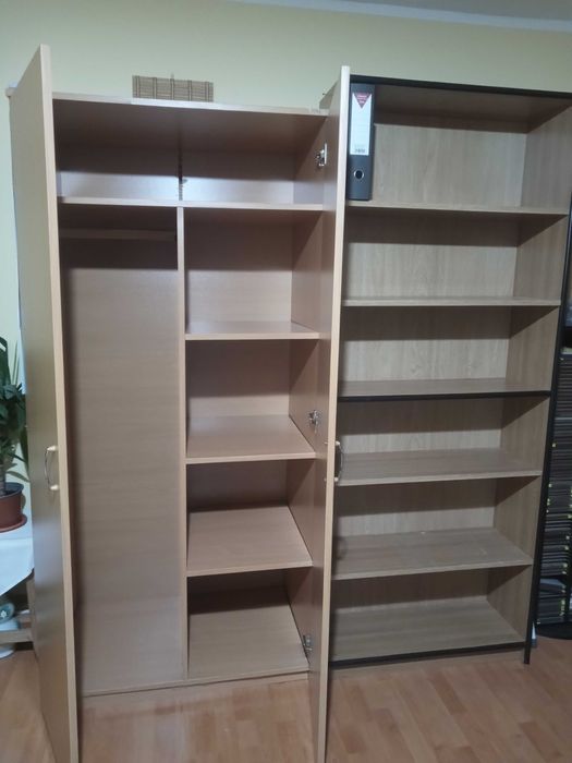 Dulap haine și rafturi