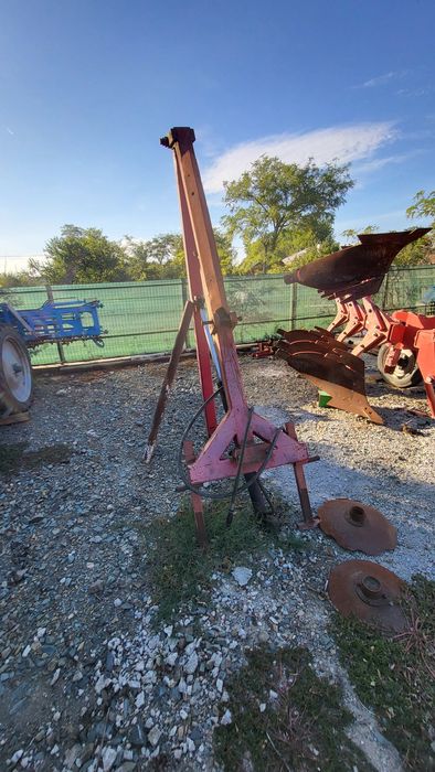 Macara pentru tiranti cu cisterna