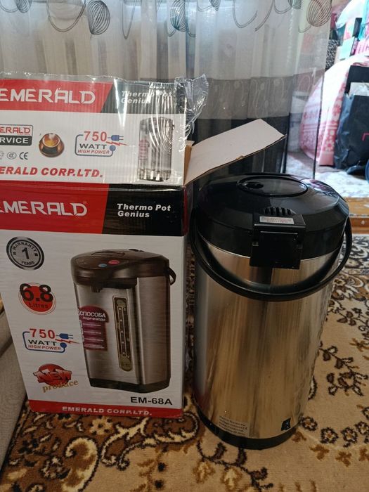 Термопот Emerald, новый, 6,8 литров.