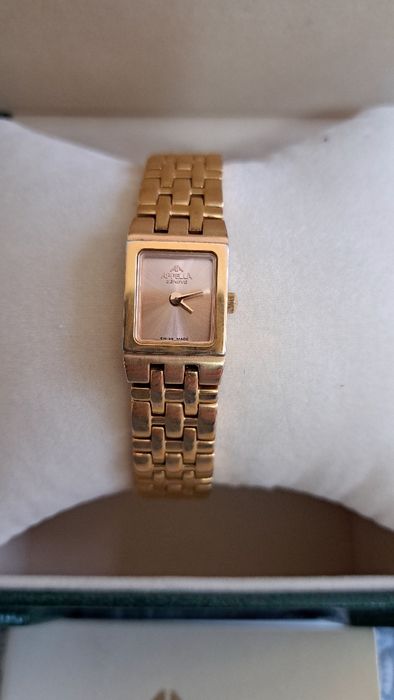 Продам женские часы наручные