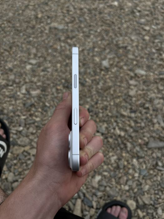 Продам Iphone 16
