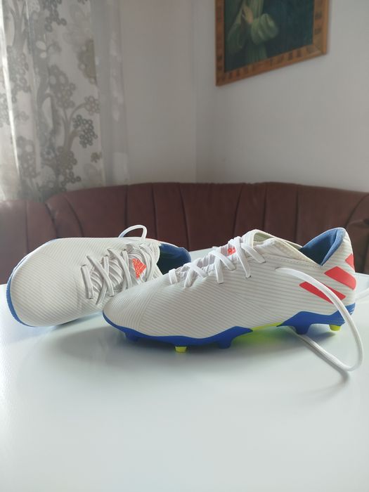 Ghete de fotbal albe