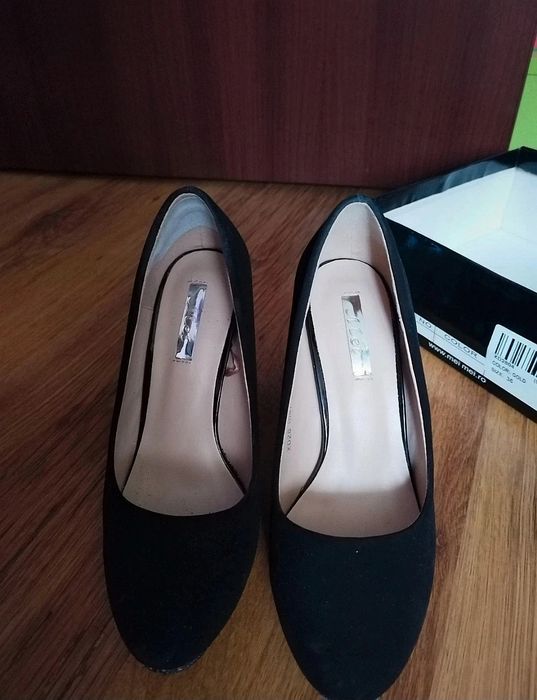 Pantofi cu toc mărimea 36