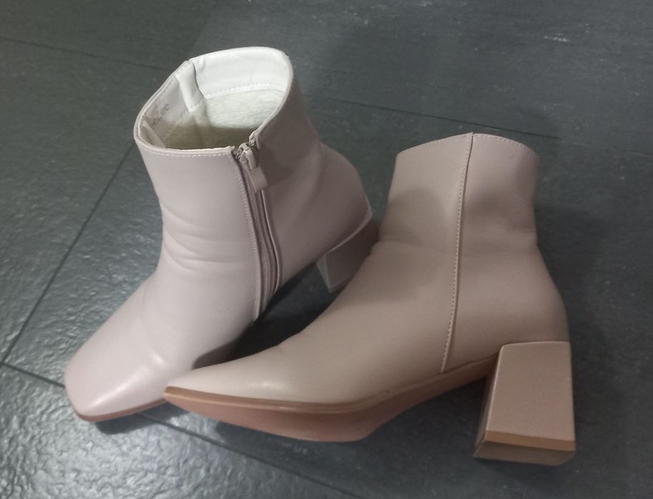 Vand botine de dama DeeZee