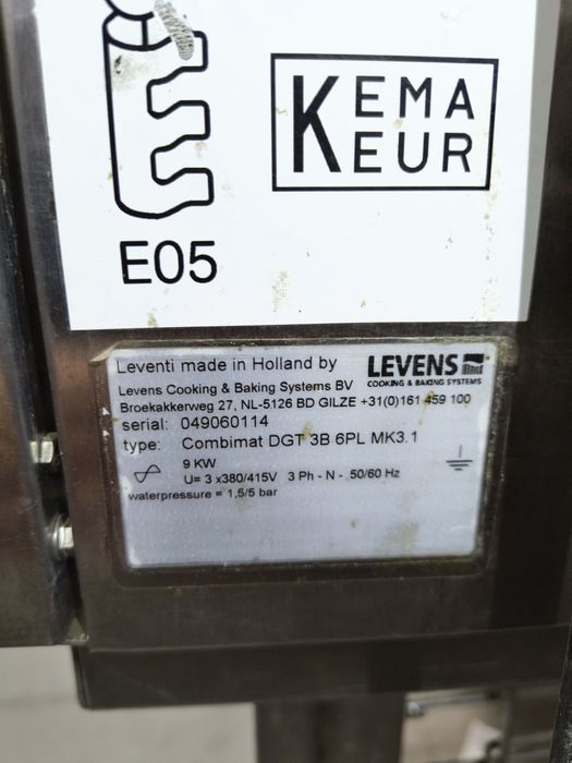 Конвектомат със Парогенератор  и Стойка.