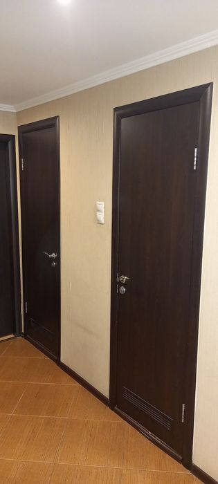 Двери межкомнатные б/у