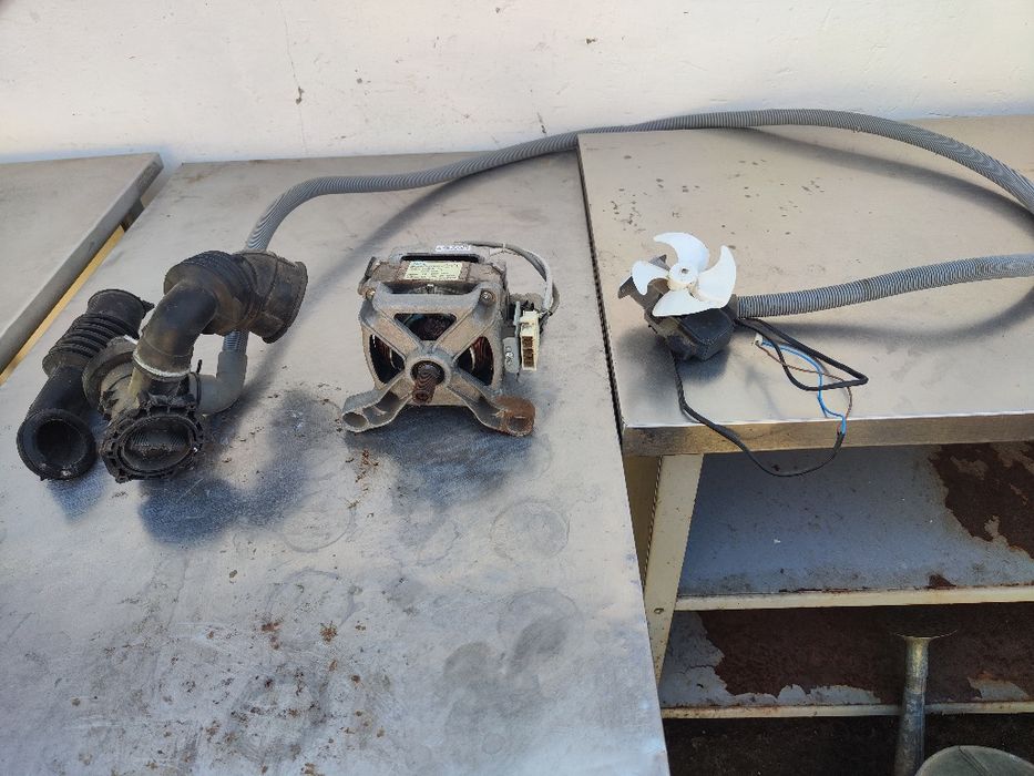 Двигатель,и гофра,от стиральной машины Аристон