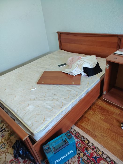 Продаëтся спальный гарнитур.