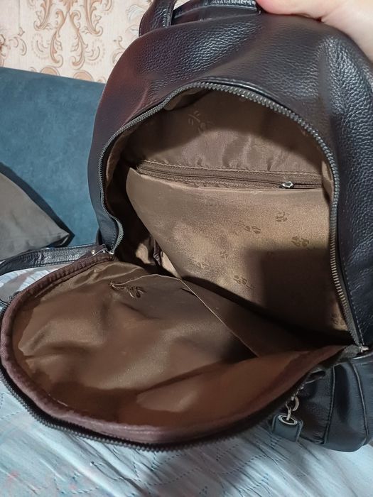 Продам чёрный кожаный рюкзак