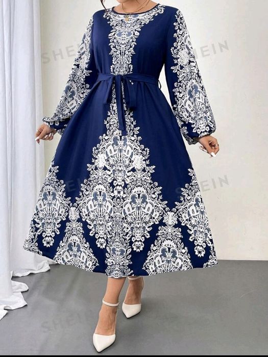 Рокля синя на дантела