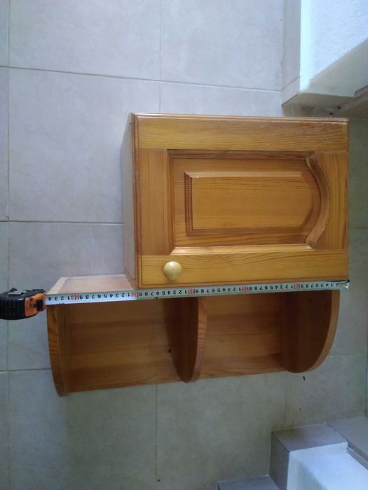 Продавам стенен шкаф с етажерка