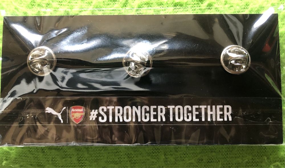 Insigne Arsenal Football Stronger Together Fly Emirates noi sigilate