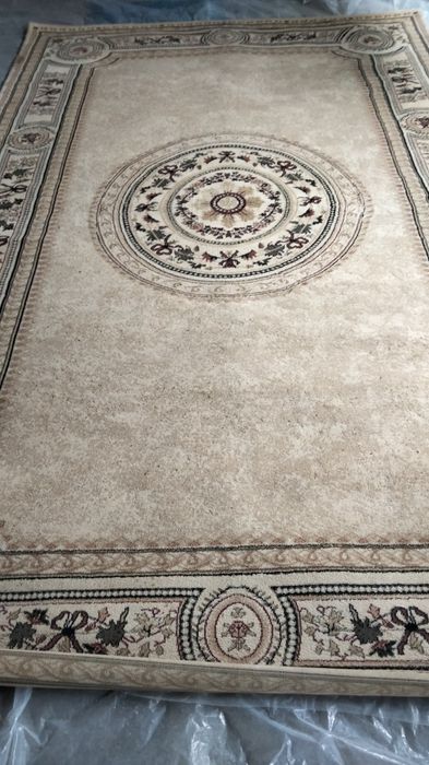 Продам ковер бежевый