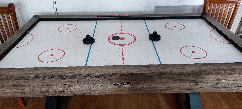 Аэрохоккей - настольная игра