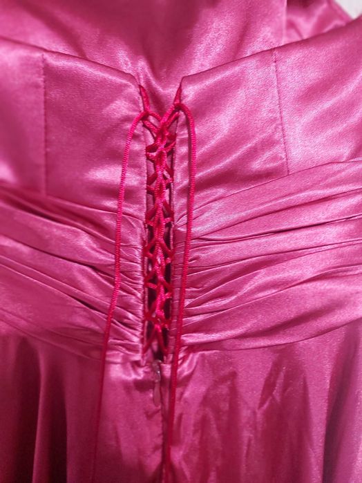 Дълга официална сатенена рокля