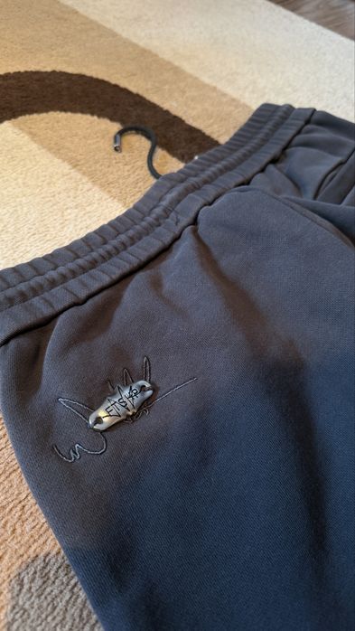 Pantaloni baggy