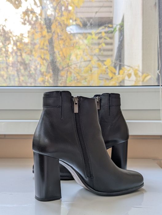 Кожаные ботинки.