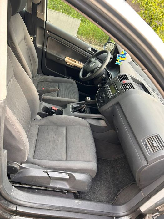 Vand golf 5 1.6 benzina