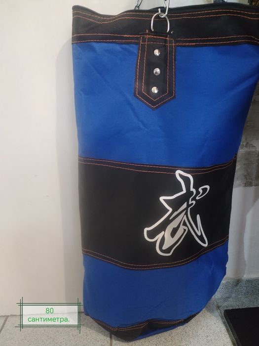 Боксови чували в различни размери в комплект с ръкавици