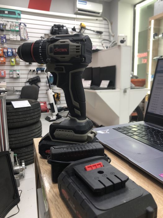 Шуруповерт Crown (p25)