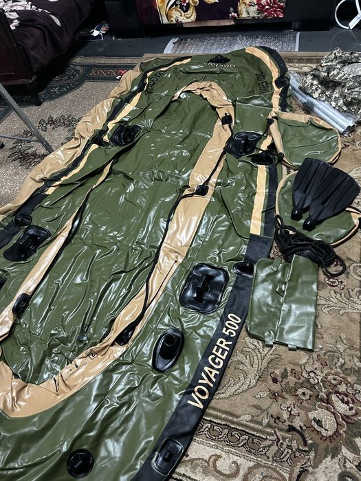 Продам лодку с веслами