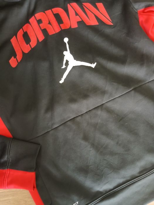 JORDAN и NIKE оригинални суйтчъри.