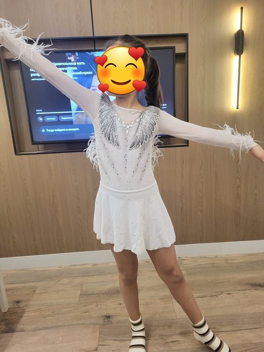 Продам платья для фигурной катание