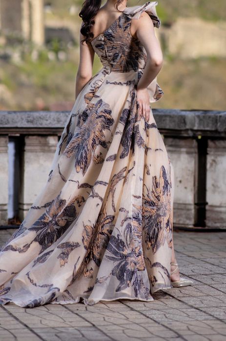 Стилна бална рокля