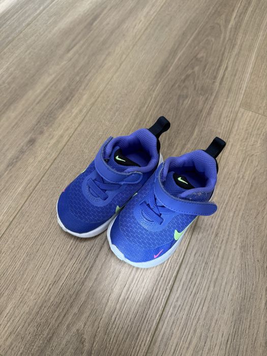 Маратонки Nike Revolution 19.5