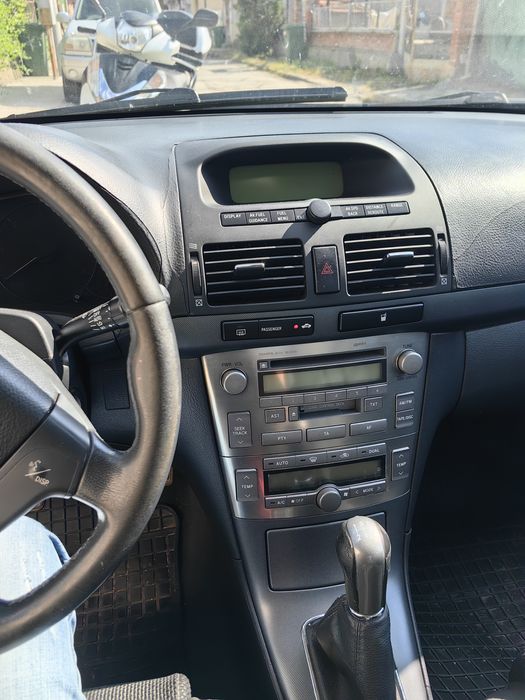 Продавам Тойота Авенсис 2004 г