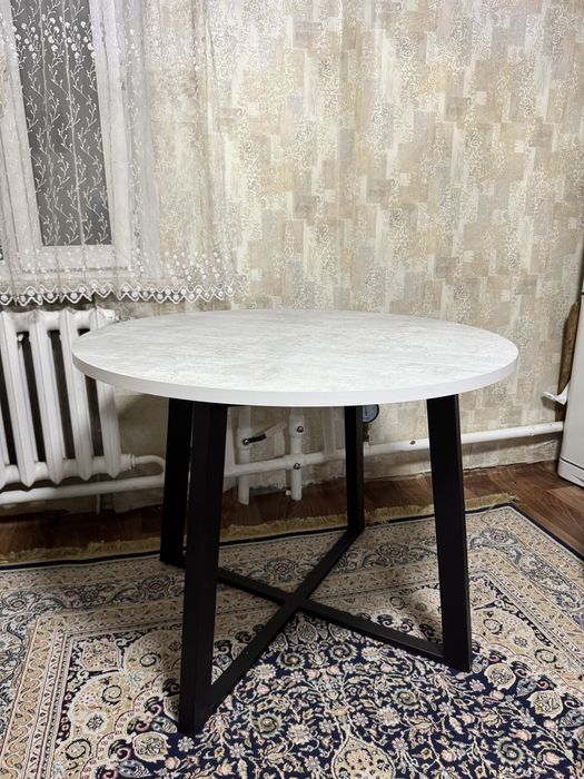 Продам круглый стол