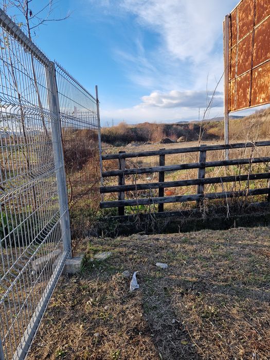 Vind teren intravilan în Riureni str Oltului nr 38.