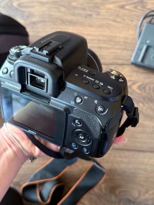 Sony Alpha A450 (DSLR) + обективи и чанта