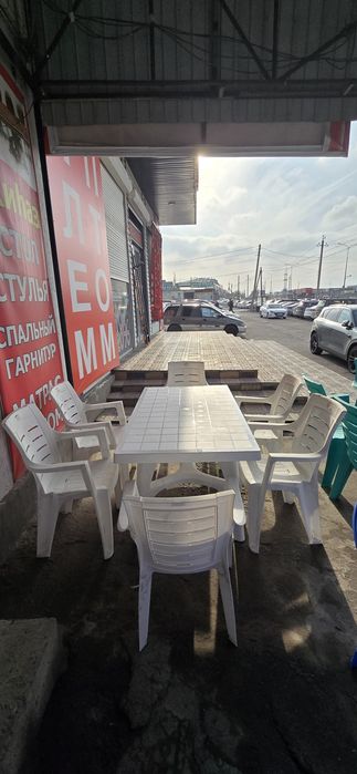 Столы и стулья пластиковые
